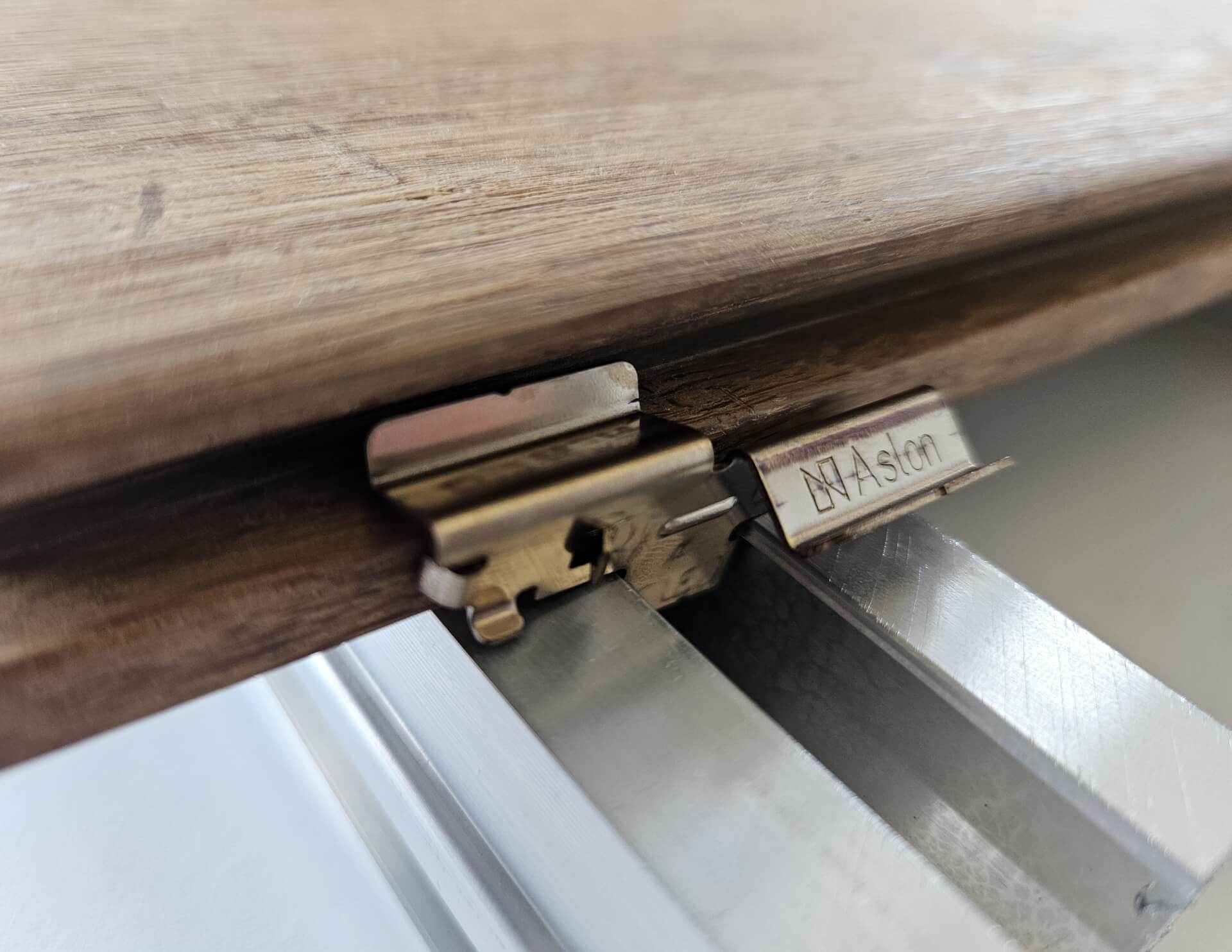 Startclip voor aluminium onderconstructie — bevestigingsmaterialen — Vlonderhoud Startclip voor aluminium onderconstructie — bevestigingsmaterialen — Vlonderhoud